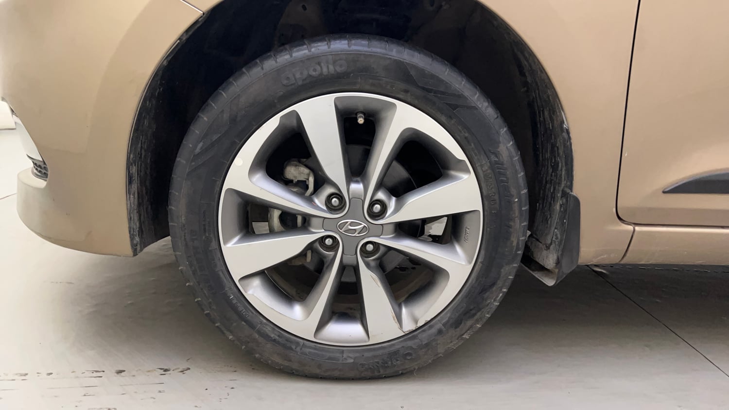Used 2015 Hyundai Elite i20 Asta 1.2 Petrol Manual tyres LEFT FRONT TYRE RIM VIEW