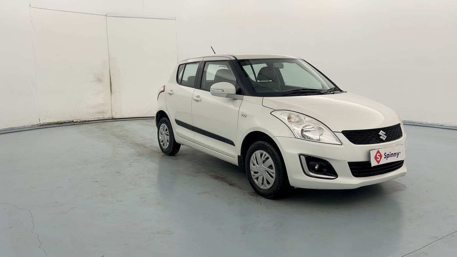 Used 2016 Maruti Suzuki Swift VXi Petrol Manual exterior RIGHT FRONT CORNER VIEW