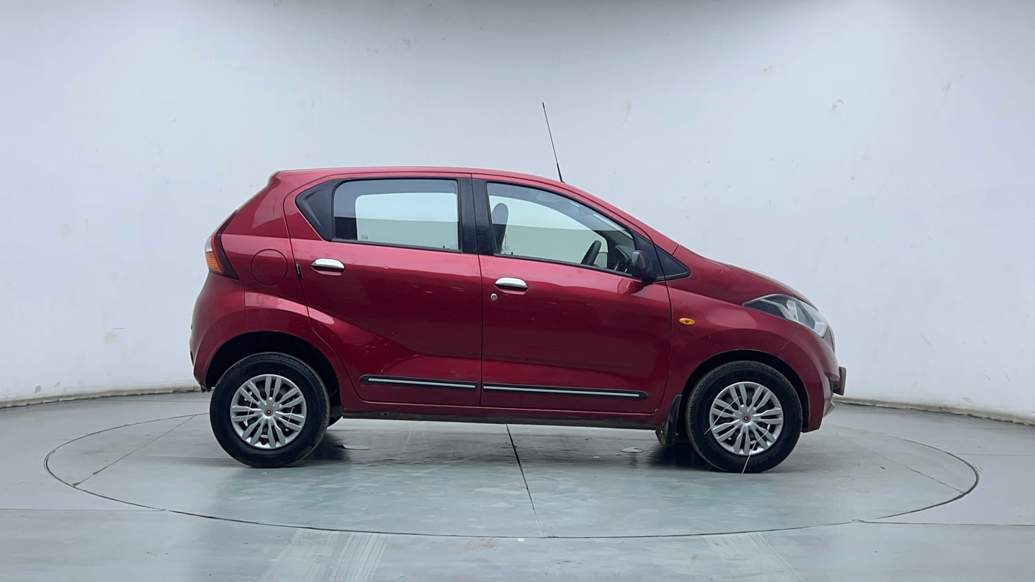 Used 2018 Datsun Redi-GO S 1.0 AMT Petrol Automatic exterior RIGHT SIDE VIEW