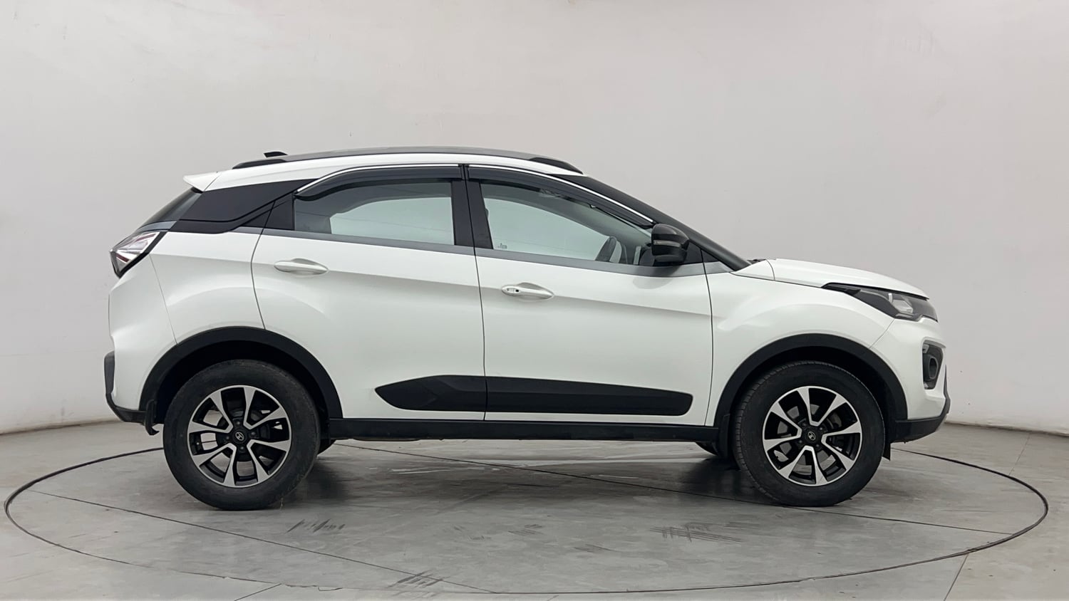 Used 2021 Tata Nexon XZA Plus (O) Diesel Diesel Automatic exterior RIGHT SIDE VIEW