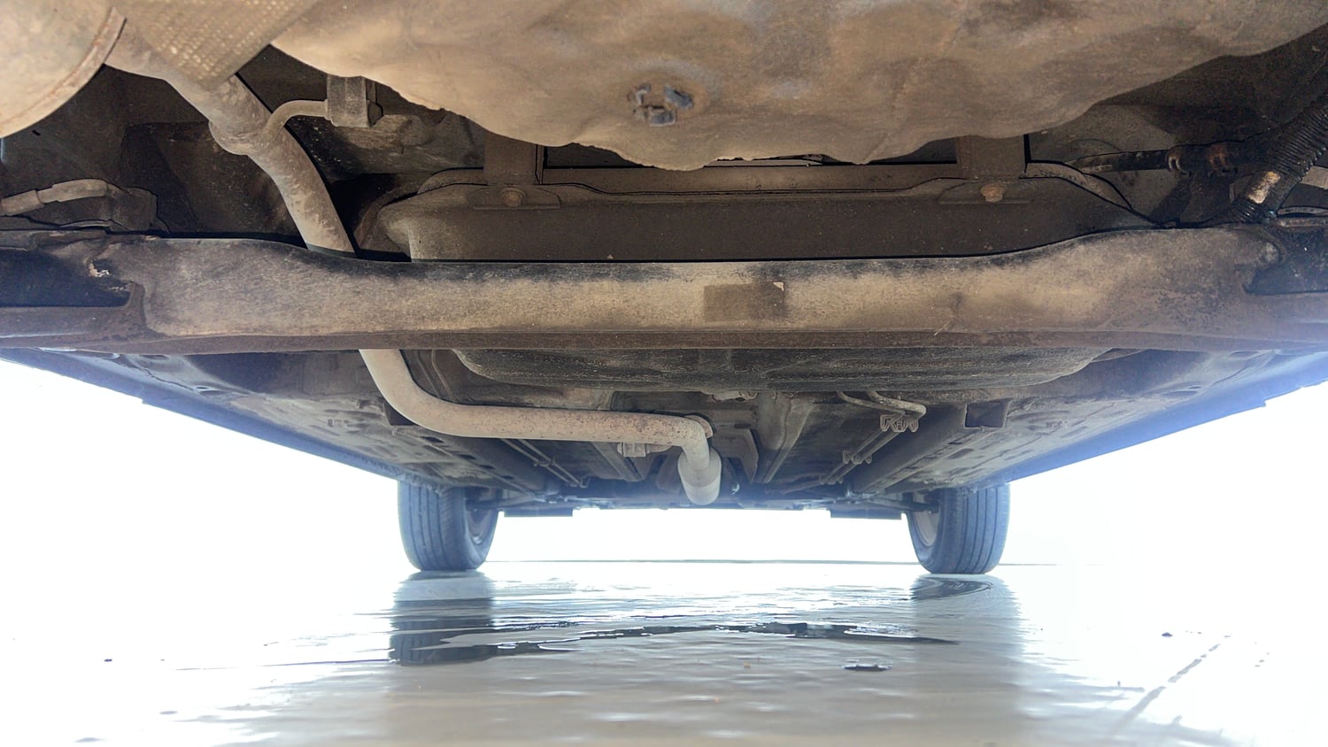 Used 2021 Nissan Magnite XV Premium Turbo CVT Petrol Automatic extra REAR UNDERBODY VIEW (TAKEN FROM REAR)