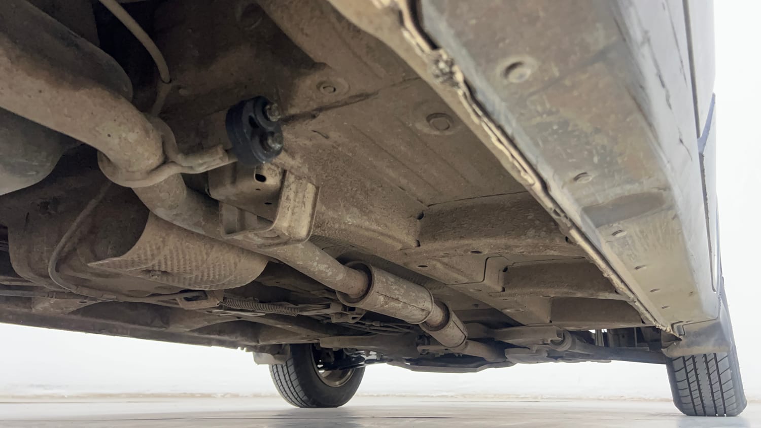 Used 2016 Mahindra KUV100 K8 6 STR Petrol Manual extra REAR RIGHT UNDERBODY VIEW