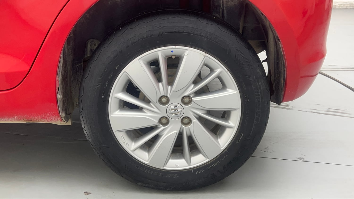 Used 2017 Maruti Suzuki Swift ZXi Petrol Manual tyres LEFT REAR TYRE RIM VIEW