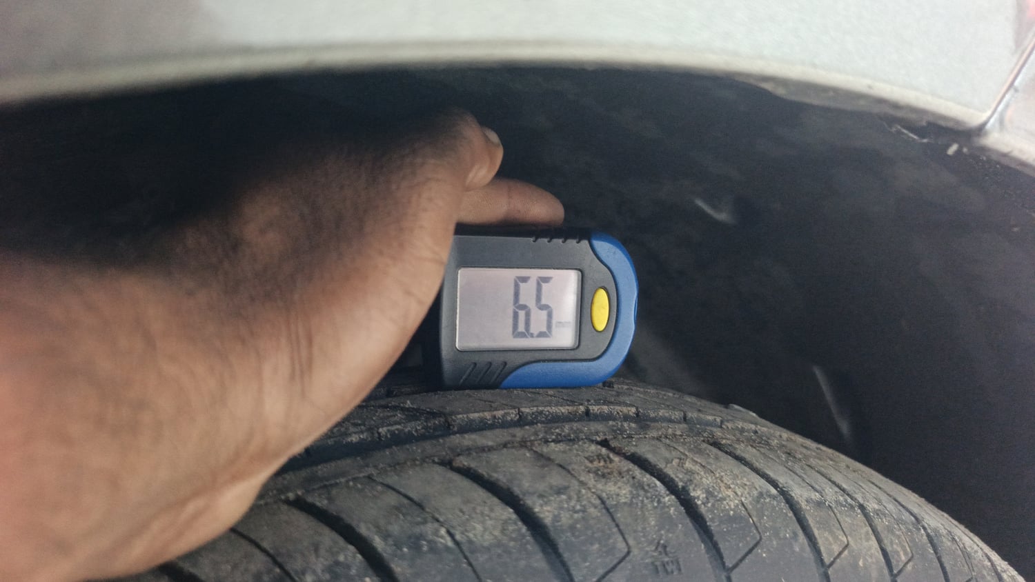 Used 2022 Maruti Suzuki Swift VXi AMT Petrol Automatic tyres RIGHT FRONT TYRE TREAD VIEW