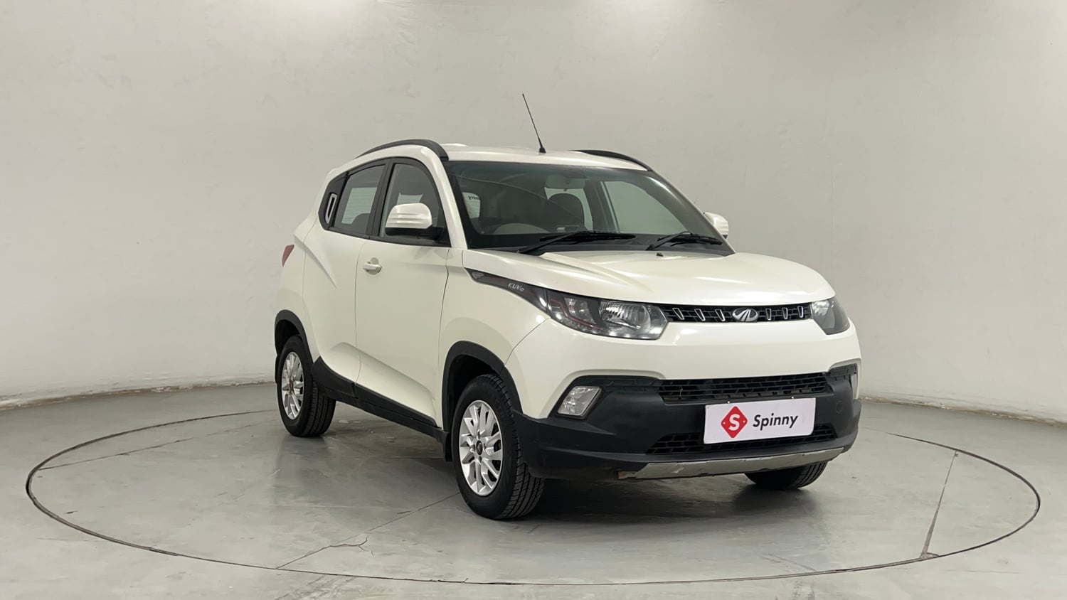 Used 2016 Mahindra KUV100 K8 6 STR Petrol Manual exterior RIGHT FRONT CORNER VIEW