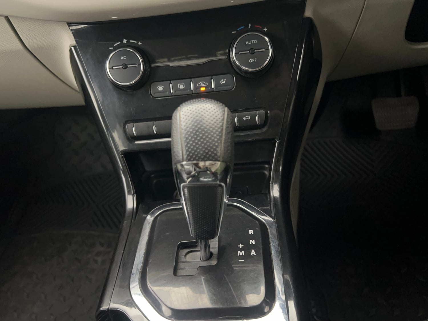 Used 2021 Tata Nexon XZA Plus (O) Diesel Diesel Automatic interior GEAR  KNOB VIEW