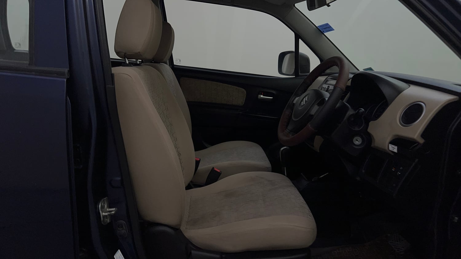 Used 2017 Maruti Suzuki Wagon R 1.0 VXI AMT Petrol Automatic interior RIGHT SIDE FRONT DOOR CABIN VIEW