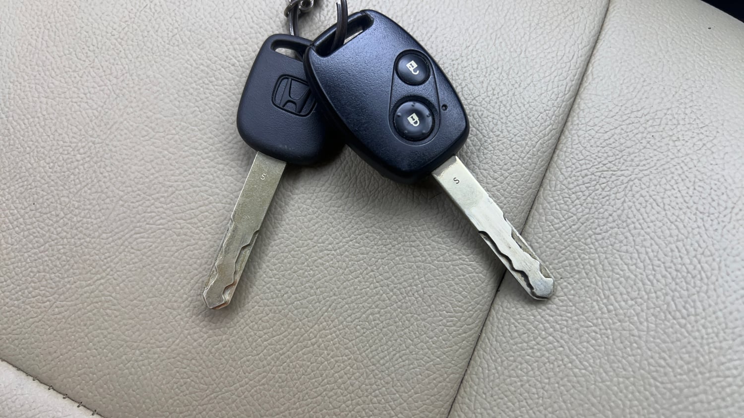 Used 2014 Honda Amaze 1.2 S AT i-VTEC Petrol Automatic extra CAR KEY VIEW