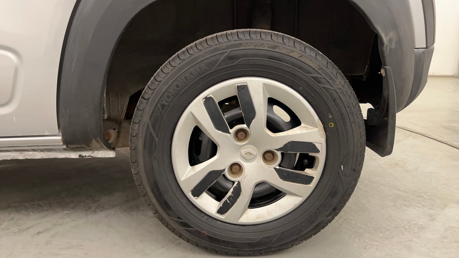 Used 2016 Renault Kwid RXT Petrol Manual tyres LEFT REAR TYRE RIM VIEW