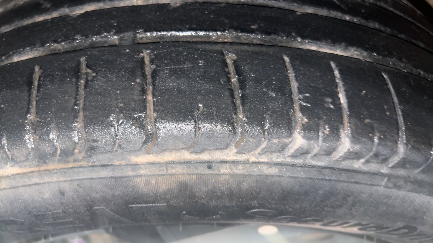 Used 2019 Hyundai Venue SX Plus 1.0 Turbo DCT Petrol Automatic tyres LEFT FRONT TYRE TREAD VIEW
