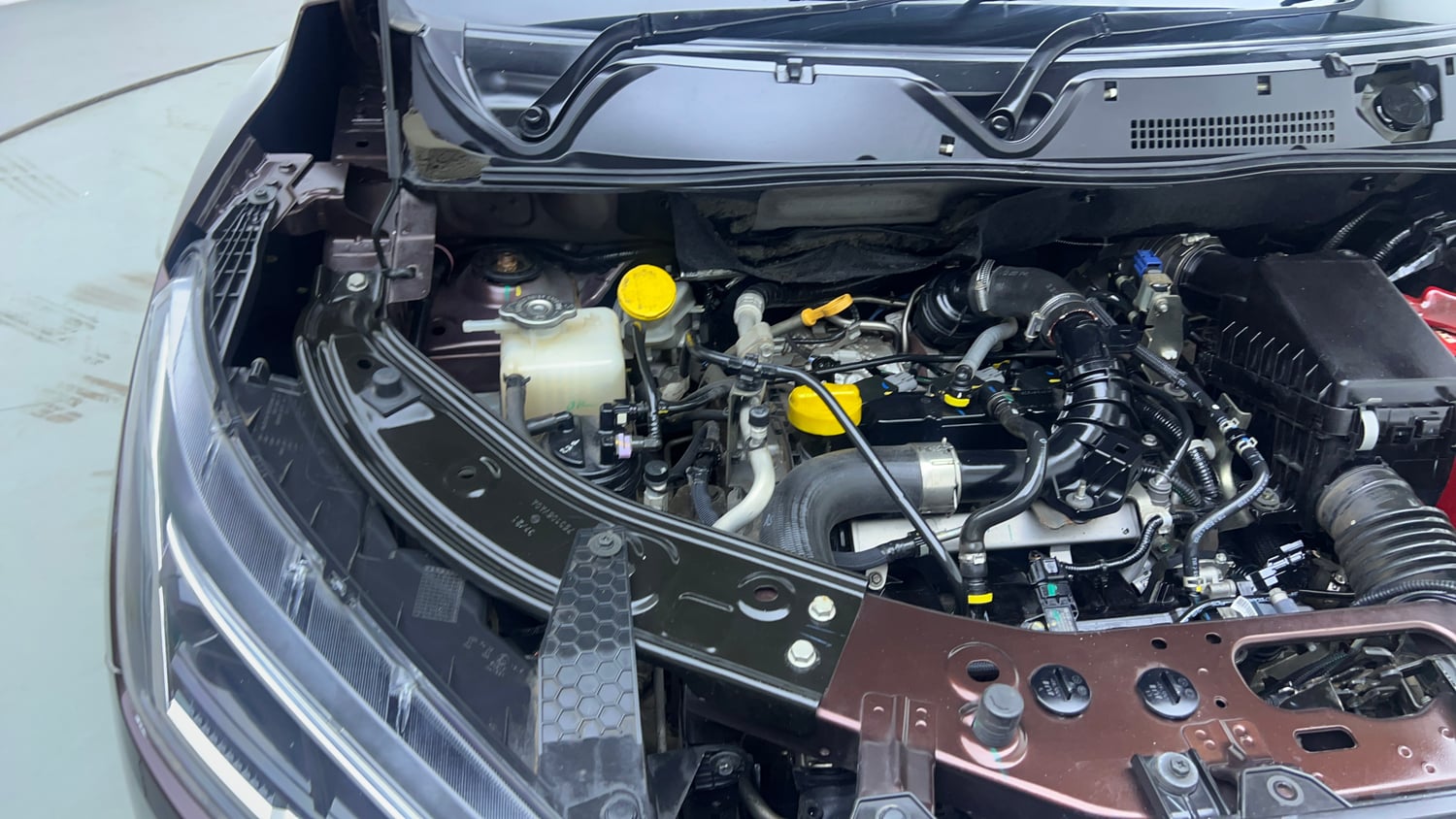 Used 2021 Nissan Magnite XV Premium Turbo CVT Petrol Automatic engine ENGINE RIGHT SIDE VIEW