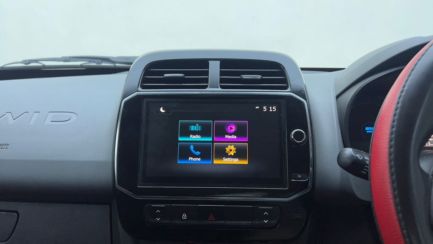 Used 2020 Renault Kwid 1.0 RXT Opt Petrol Manual top_features Touch screen infotainment system