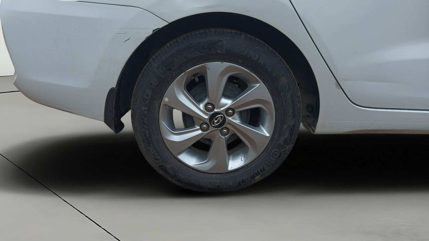 Used 2018 Hyundai Xcent SX Petrol Manual tyres RIGHT REAR TYRE RIM VIEW