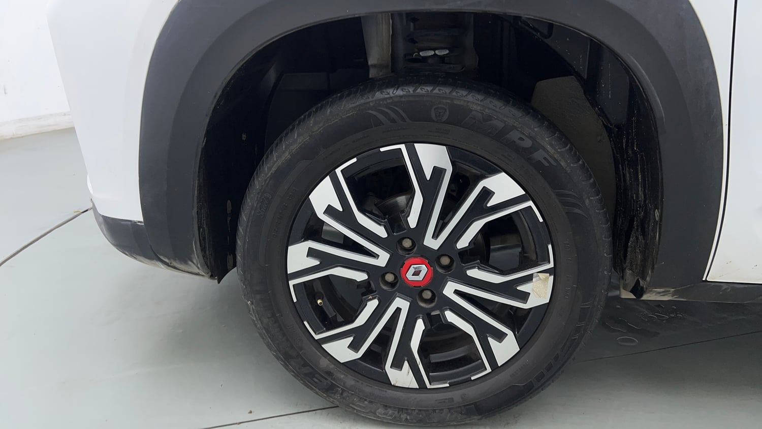 Used 2022 Renault Kiger RXZ Turbo CVT Petrol Automatic tyres LEFT FRONT TYRE RIM VIEW