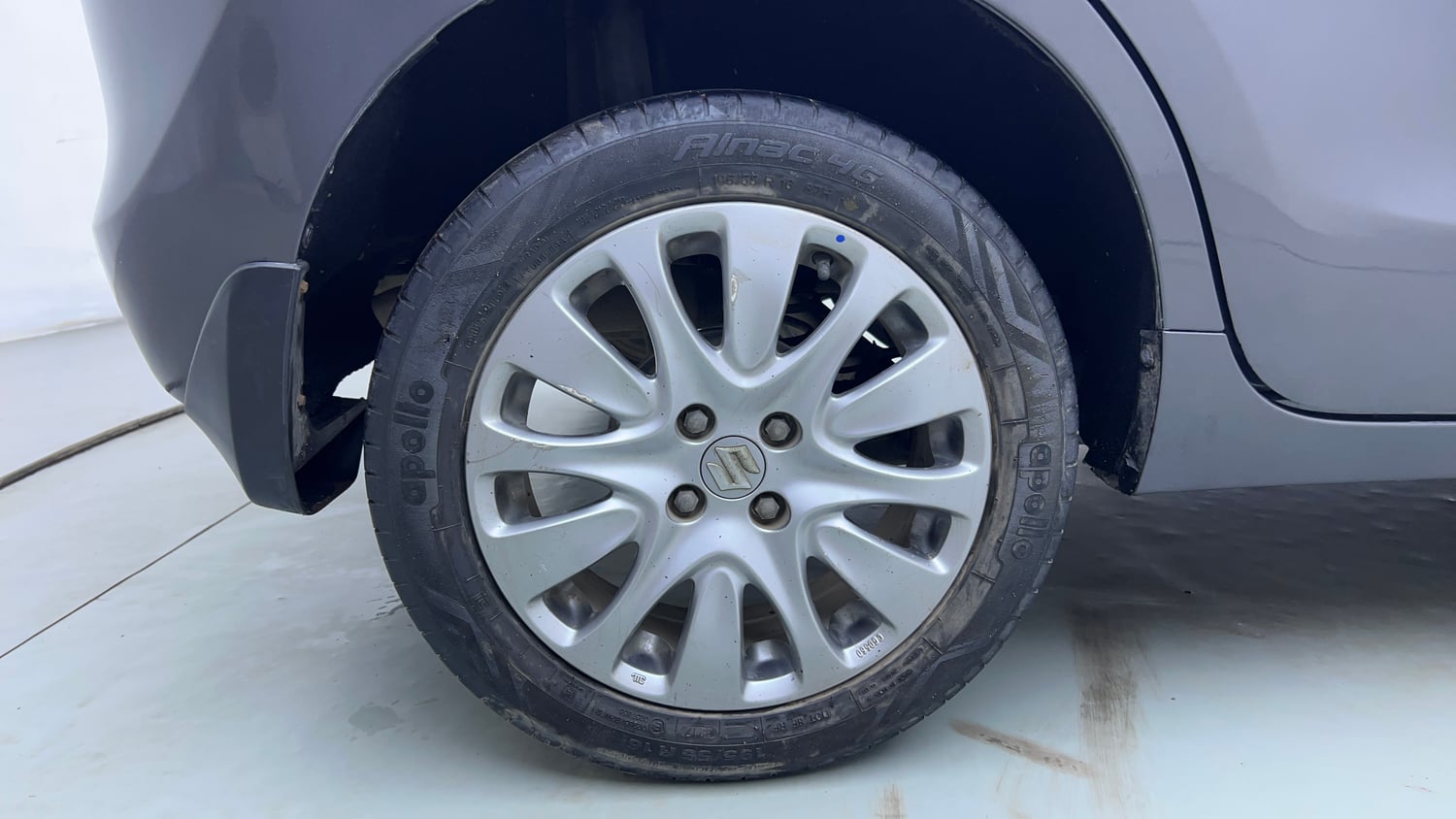 Used 2017 Maruti Suzuki Baleno Zeta 1.2 AT Petrol Automatic tyres RIGHT REAR TYRE RIM VIEW