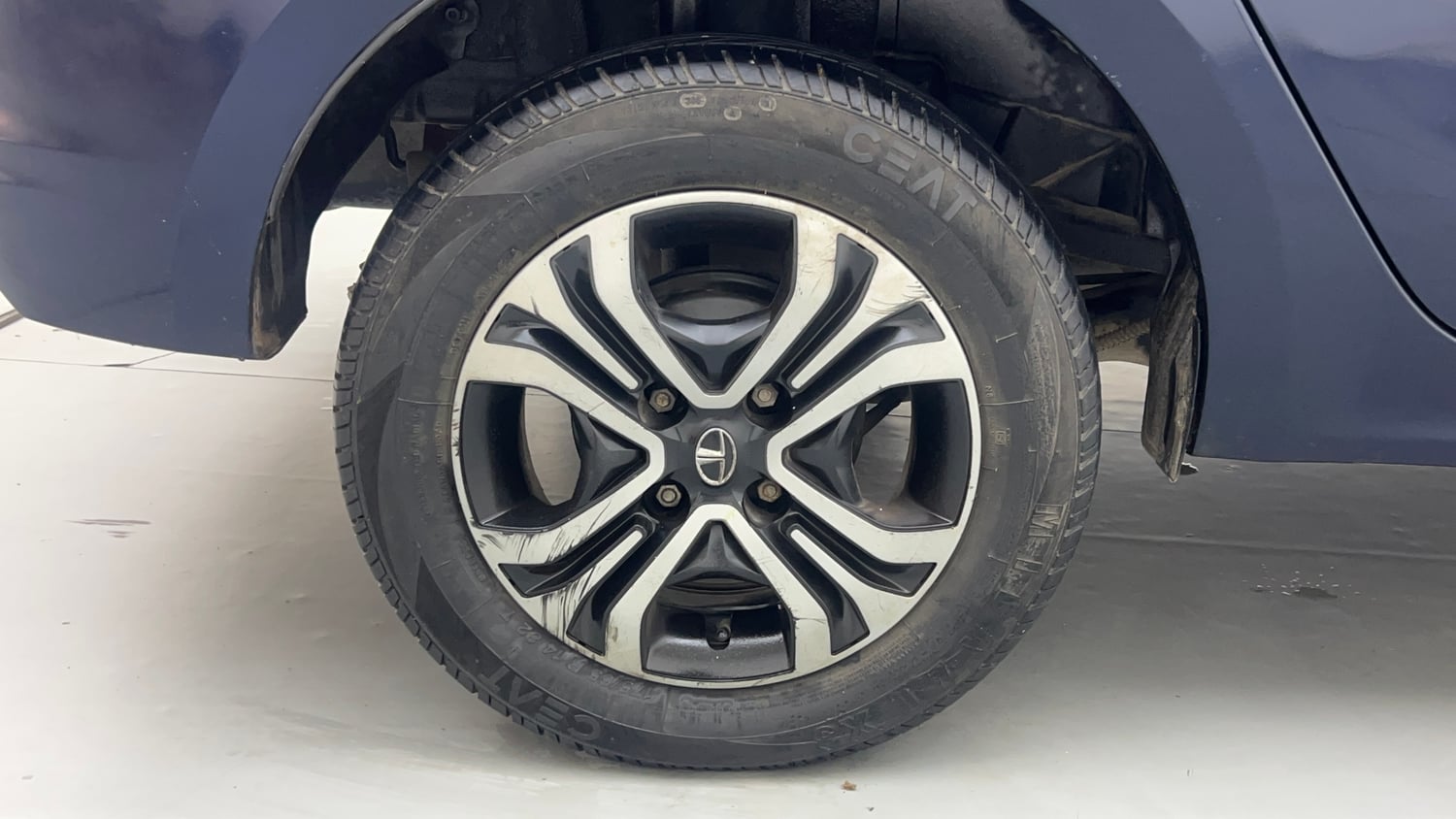Used 2022 Tata Tigor XZ Plus CNG Cng Manual tyres RIGHT REAR TYRE RIM VIEW