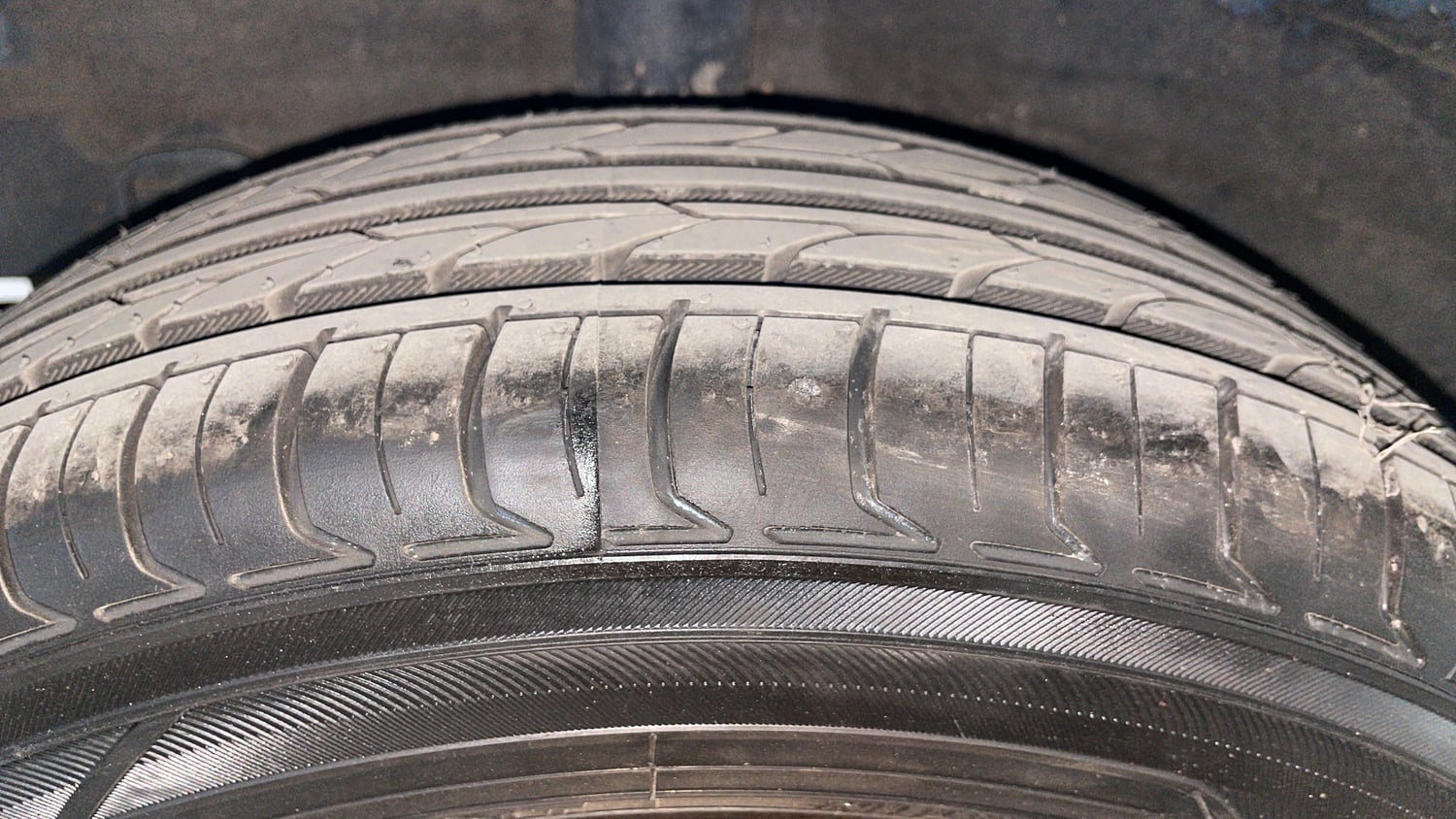 Used 2018 Hyundai Grand i10 Magna AT 1.2 Kappa VTVT Petrol Automatic tyres RIGHT REAR TYRE TREAD VIEW