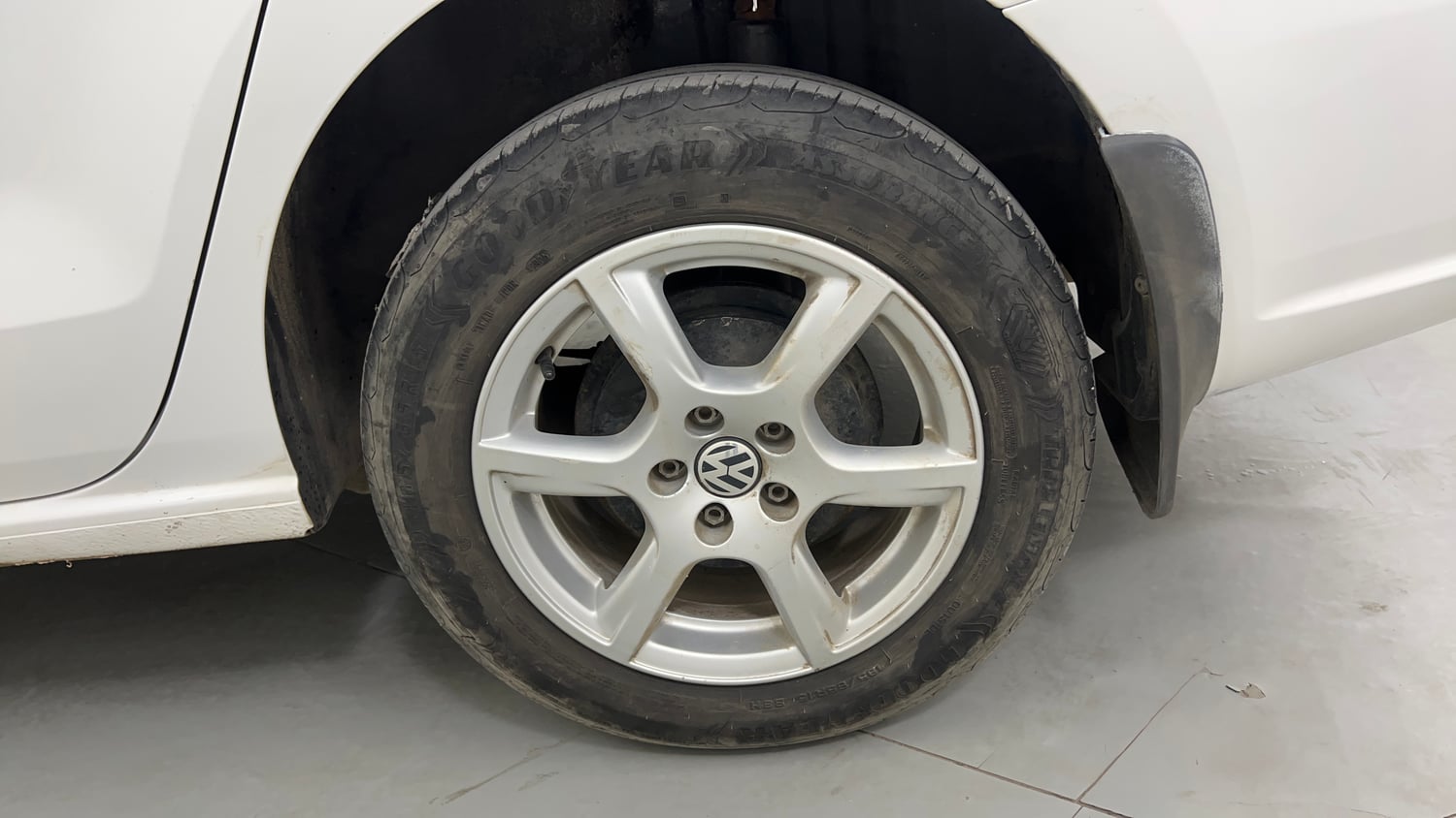 Used 2014 Volkswagen Vento Highline Petrol Petrol Manual tyres LEFT REAR TYRE RIM VIEW