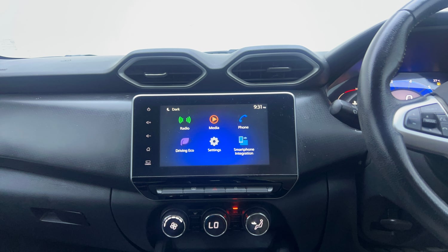Used 2021 Nissan Magnite XV Premium Turbo CVT Petrol Automatic interior MUSIC SYSTEM & AC CONTROL VIEW