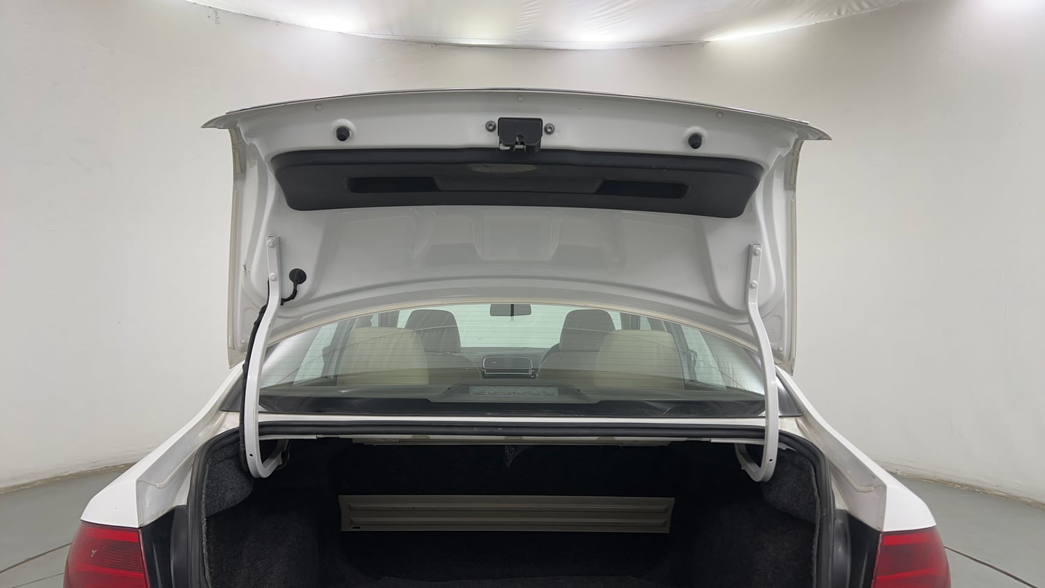 Used 2014 Volkswagen Vento Highline Petrol Petrol Manual interior DICKY DOOR OPEN VIEW