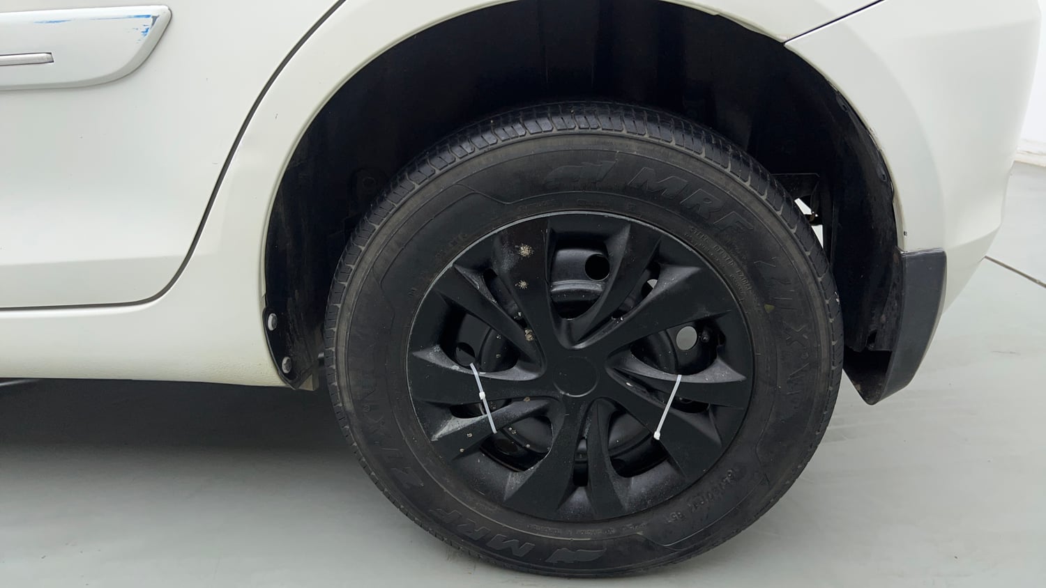 Used 2014 Maruti Suzuki Swift LXi Petrol Manual tyres LEFT REAR TYRE RIM VIEW