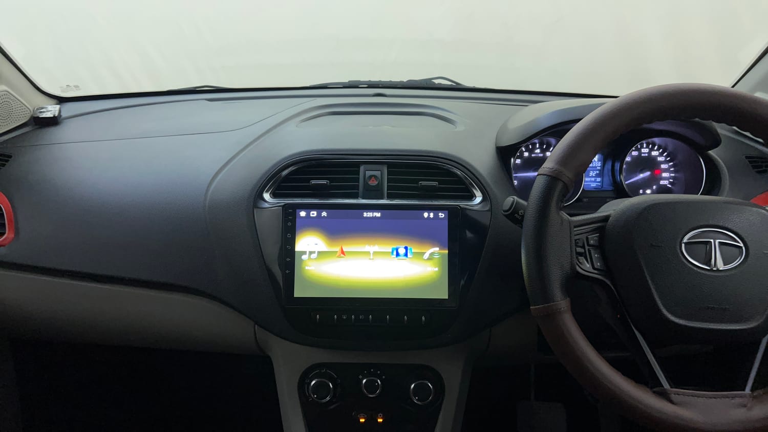 Used 2018 Tata Tiago Revotron XZA Petrol Automatic interior MUSIC SYSTEM & AC CONTROL VIEW