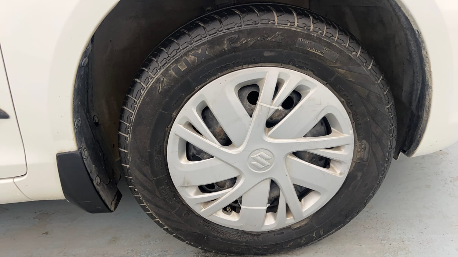 Used 2016 Maruti Suzuki Swift VXi Petrol Manual tyres RIGHT FRONT TYRE RIM VIEW