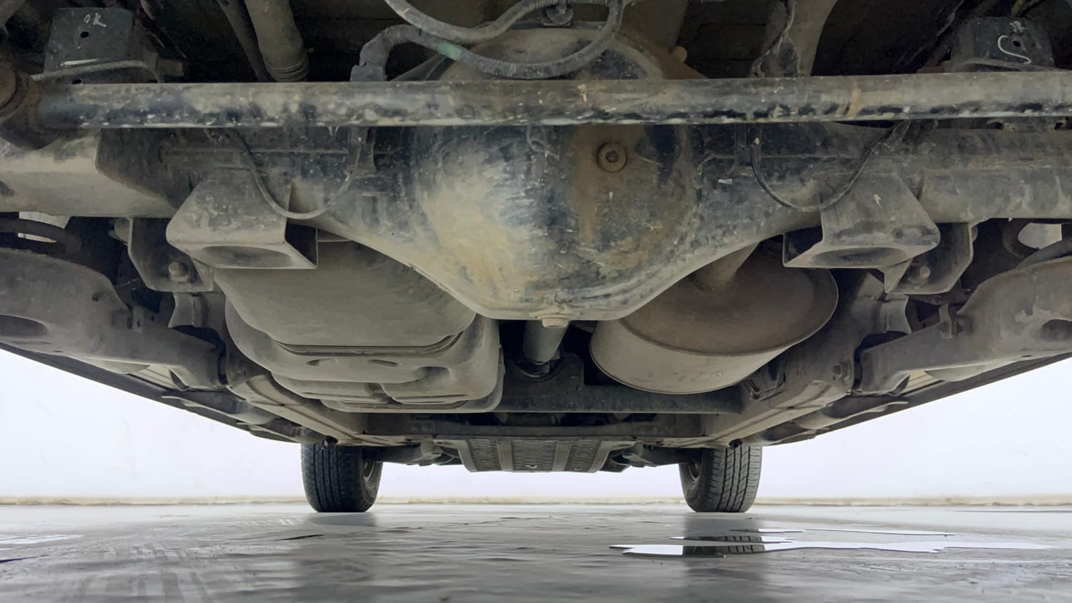 Used 2016 Mahindra TUV300 T8 Diesel Manual extra REAR UNDERBODY VIEW (TAKEN FROM REAR)