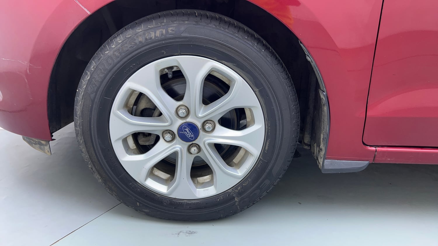 Used 2015 Ford Figo Titanium1.5 TDCi Diesel Manual tyres LEFT FRONT TYRE RIM VIEW