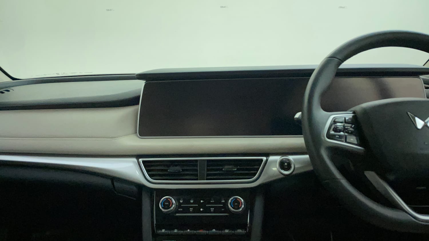 Used 2022 Mahindra XUV700 AX 7 Diesel MT 7 STR Diesel Manual interior MUSIC SYSTEM & AC CONTROL VIEW