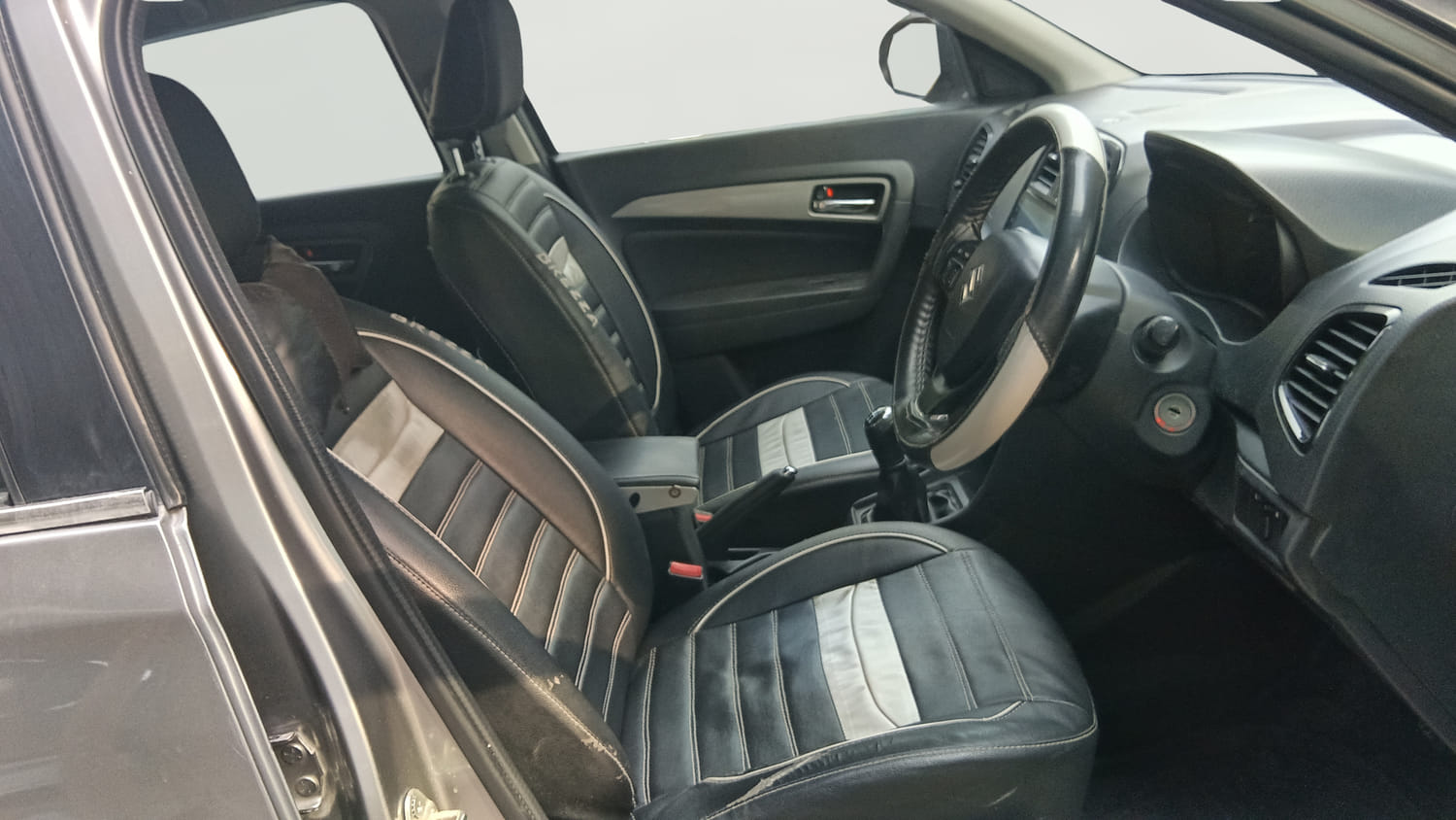 Used 2019 Maruti Suzuki Vitara Brezza [2016-2020] ZDi Diesel Manual interior RIGHT SIDE FRONT DOOR CABIN VIEW