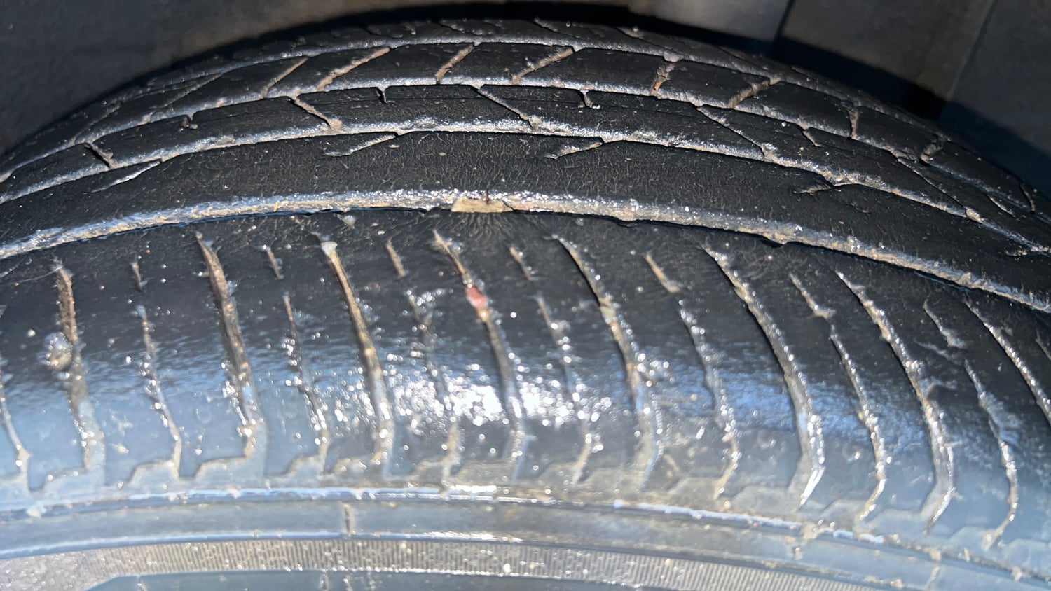 Used 2021 Nissan Magnite XV Premium Turbo CVT Petrol Automatic tyres LEFT REAR TYRE TREAD VIEW