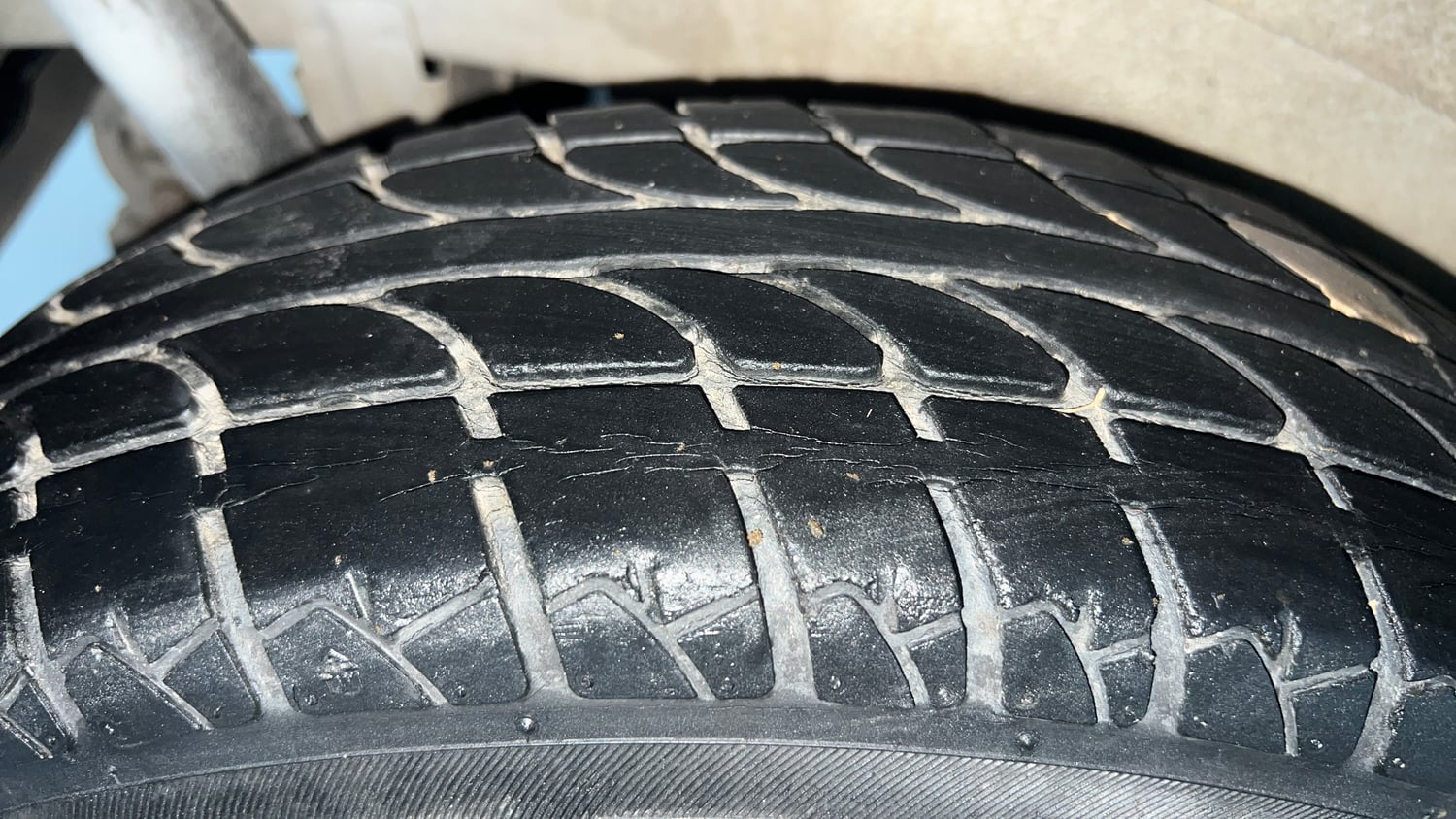 Used 2013 Maruti Suzuki Wagon R LXI Petrol Manual tyres RIGHT REAR TYRE TREAD VIEW