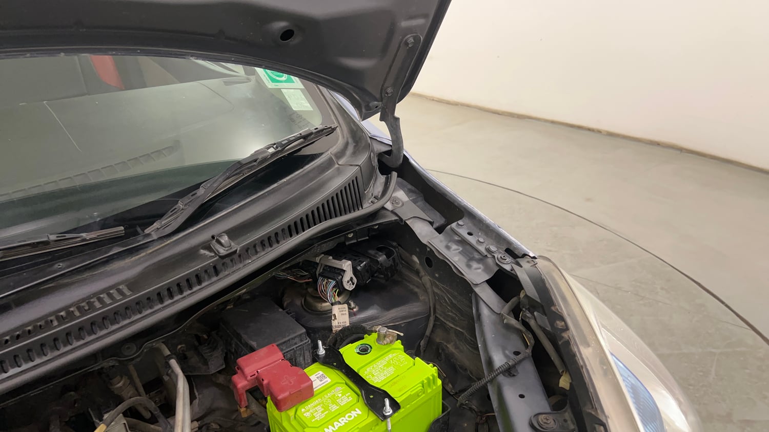 Used 2014 Maruti Suzuki Wagon R VXI Petrol Manual engine ENGINE LEFT SIDE HINGE & APRON VIEW