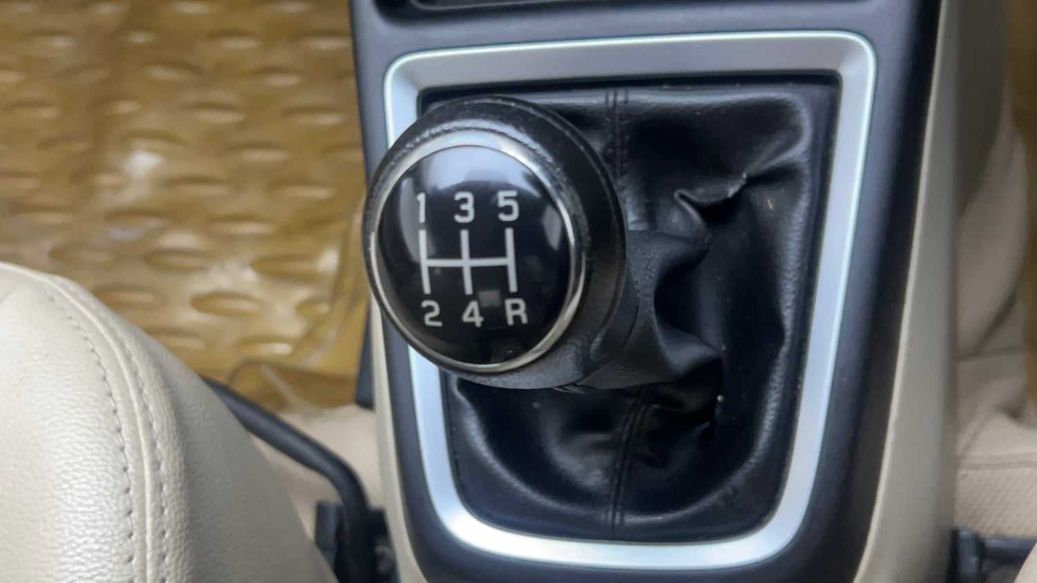 Used 2019 Maruti Suzuki Dzire VXi Petrol Manual interior GEAR  KNOB VIEW