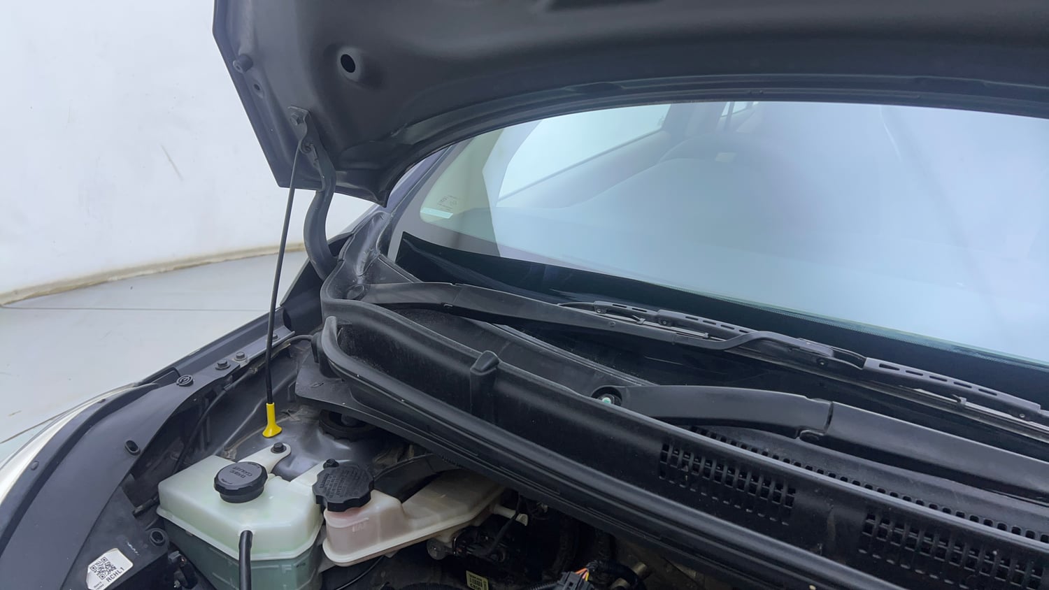 Used 2019 Hyundai Santro Sportz AMT Petrol Automatic engine ENGINE RIGHT SIDE HINGE & APRON VIEW