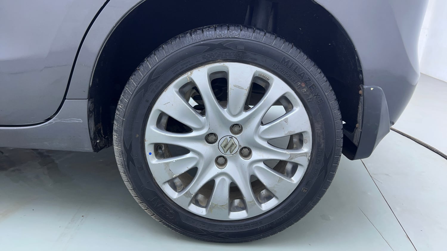 Used 2017 Maruti Suzuki Baleno Zeta 1.2 AT Petrol Automatic tyres LEFT REAR TYRE RIM VIEW