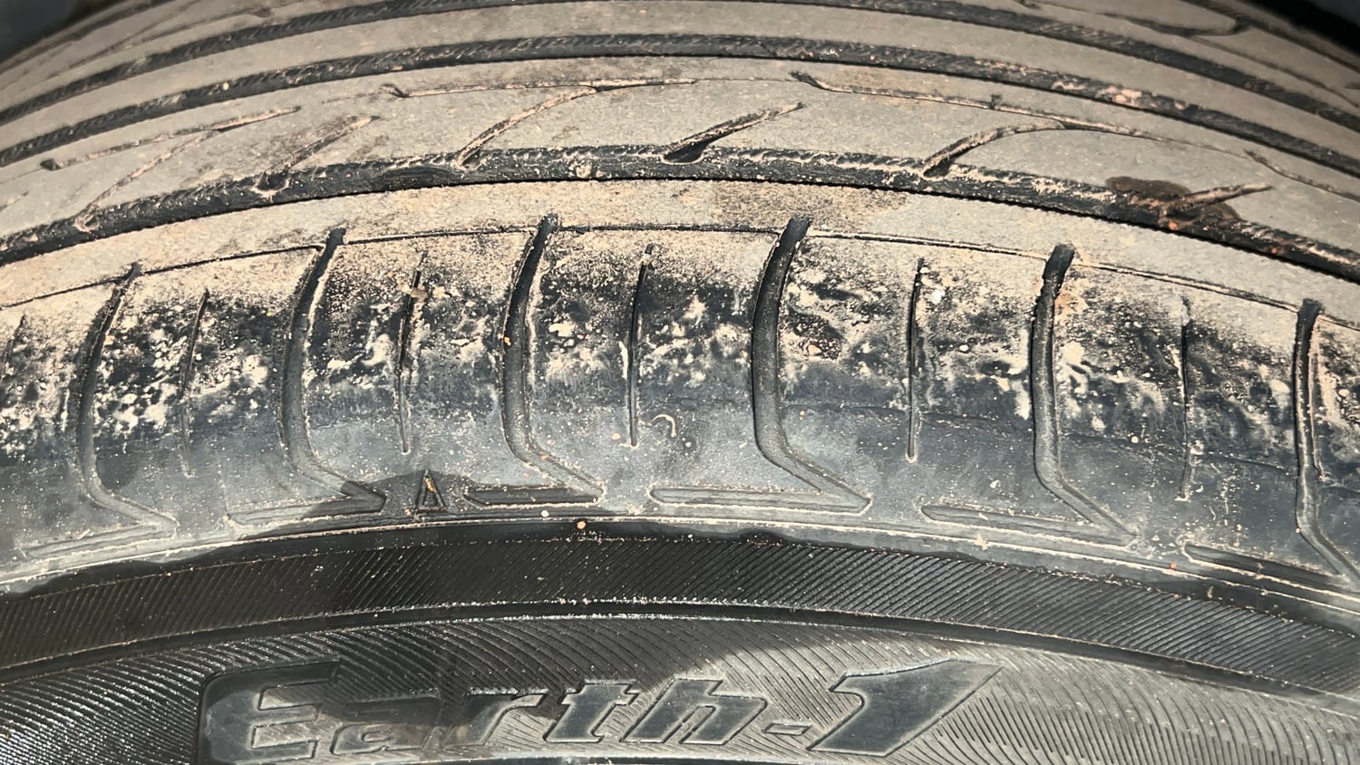 Used 2018 Hyundai Creta SX 1.6 CRDi (O) Diesel Manual tyres RIGHT REAR TYRE TREAD VIEW