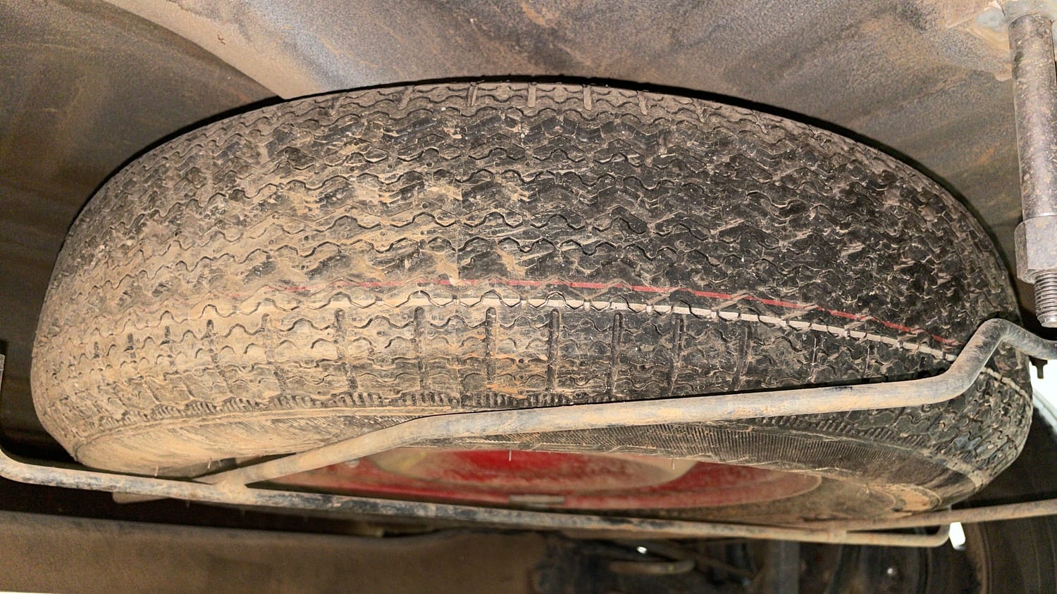Used 2024 Renault Triber RXT Petrol Manual tyres SPARE TYRE VIEW