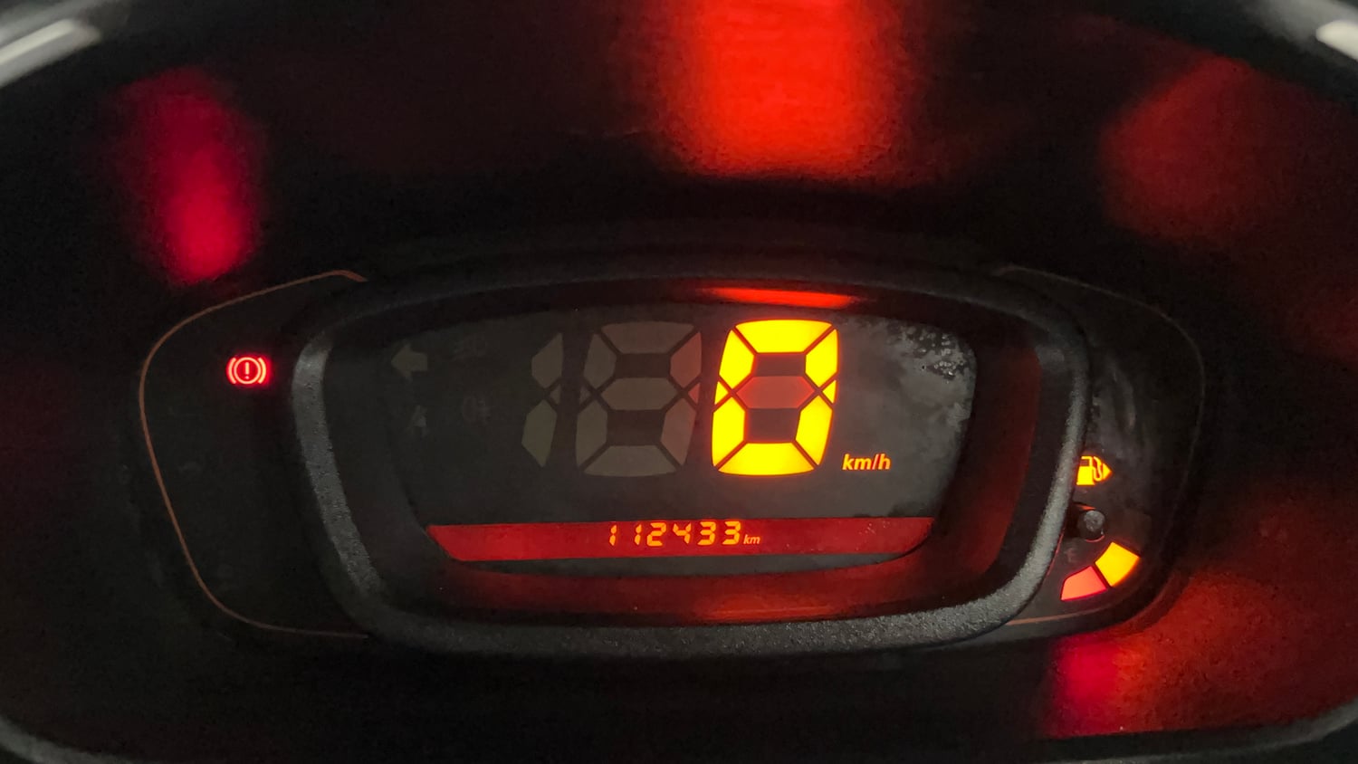 Used 2016 Renault Kwid RXT Petrol Manual interior CLUSTERMETER VIEW