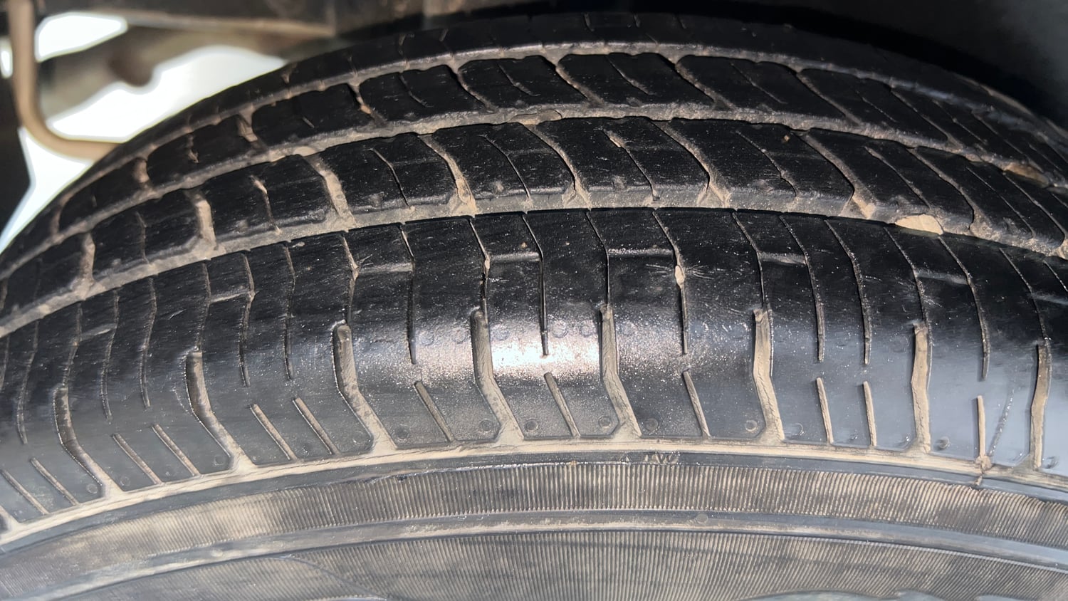 Used 2014 Maruti Suzuki Swift LXi Petrol Manual tyres RIGHT REAR TYRE TREAD VIEW