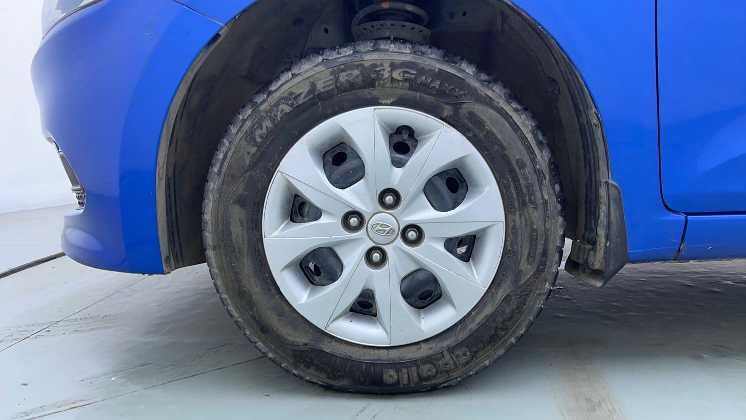 Used 2017 Hyundai Elite i20 Magna Executive 1.2 Petrol Manual tyres LEFT FRONT TYRE RIM VIEW