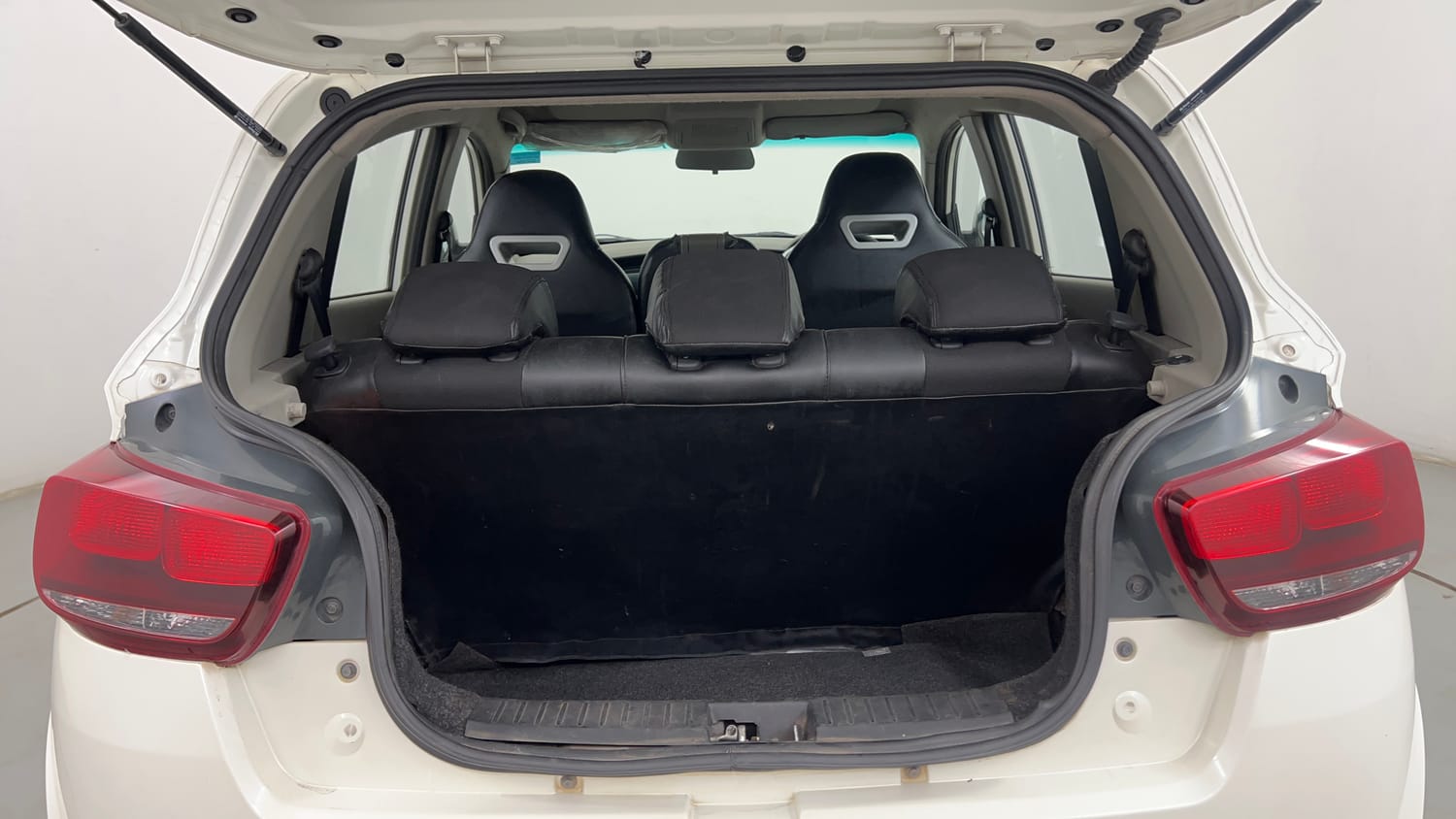 Used 2016 Mahindra KUV100 K8 6 STR Petrol Manual interior DICKY INSIDE VIEW