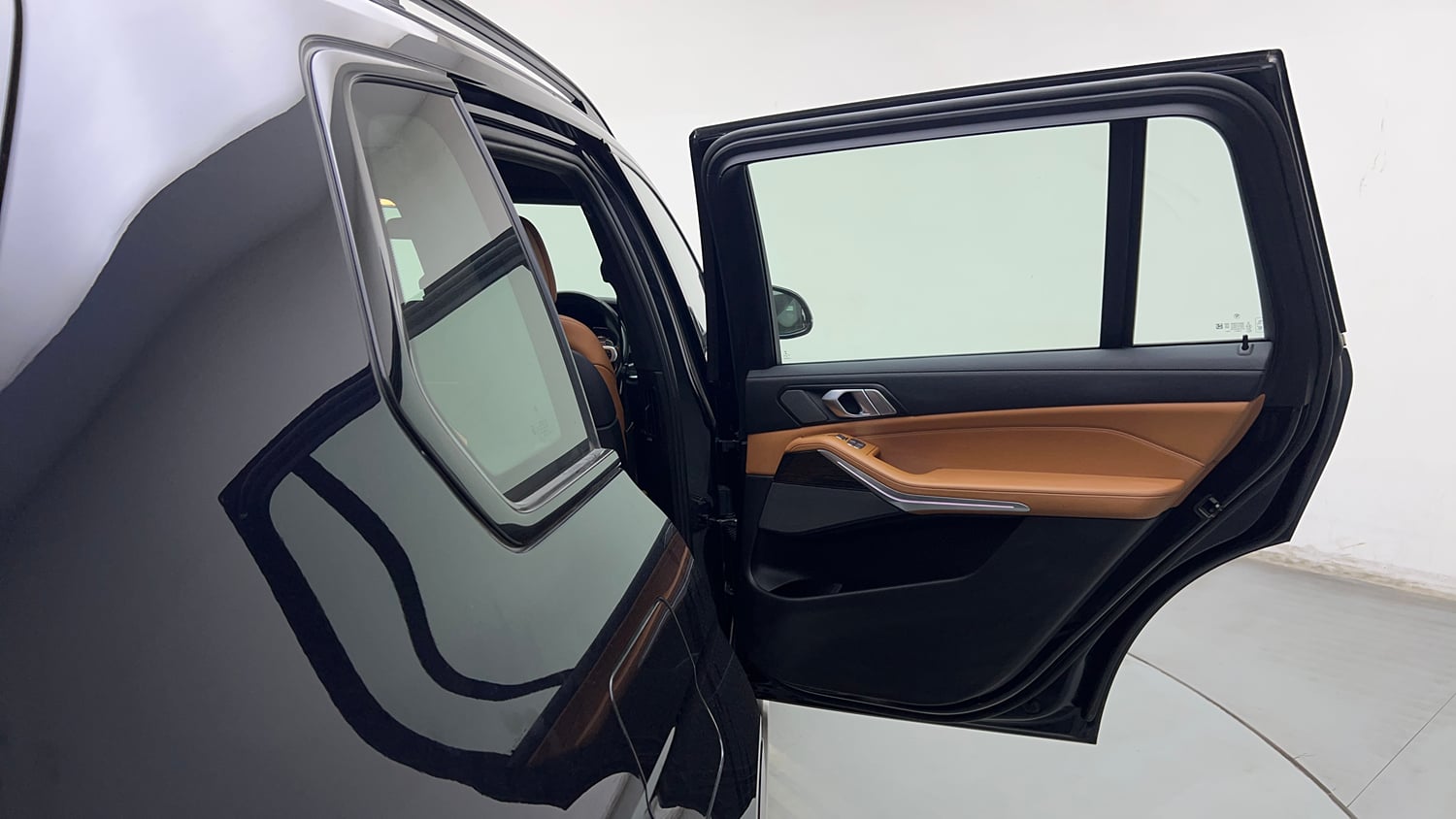 Used 2021 BMW X7 xDrive40i M Sport Petrol Automatic interior RIGHT REAR DOOR OPEN VIEW