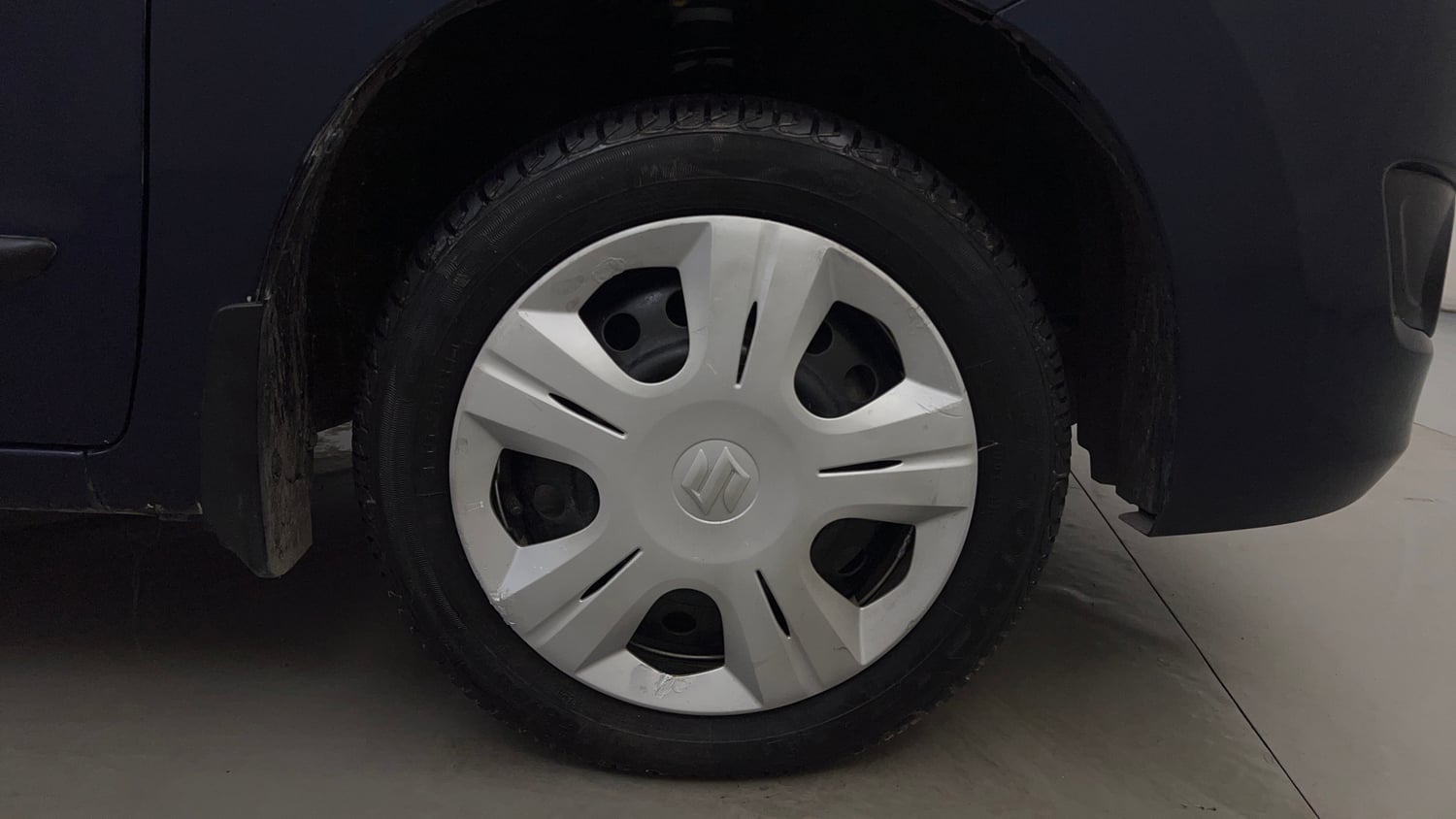 Used 2017 Maruti Suzuki Wagon R 1.0 VXI AMT Petrol Automatic tyres RIGHT FRONT TYRE RIM VIEW