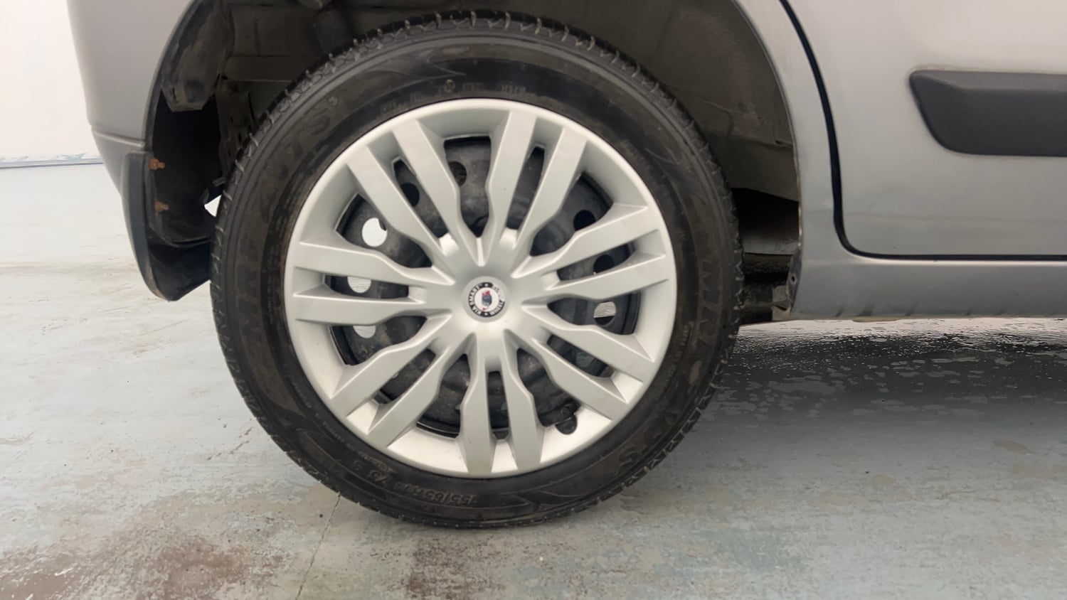 Used 2015 Maruti Suzuki Wagon R VXI Petrol Manual tyres RIGHT REAR TYRE RIM VIEW