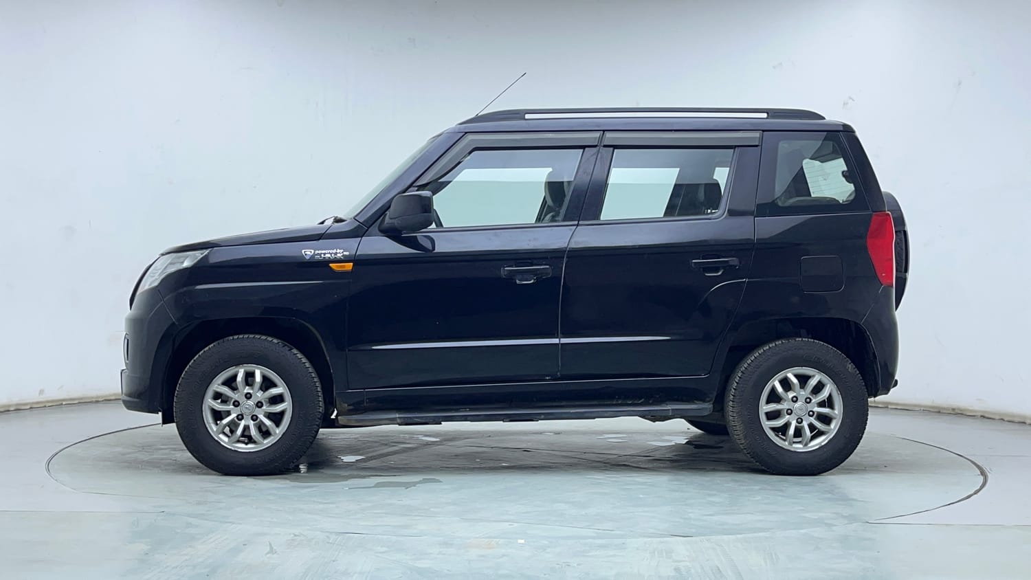 Used 2016 Mahindra TUV300 T8 Diesel Manual exterior LEFT SIDE VIEW