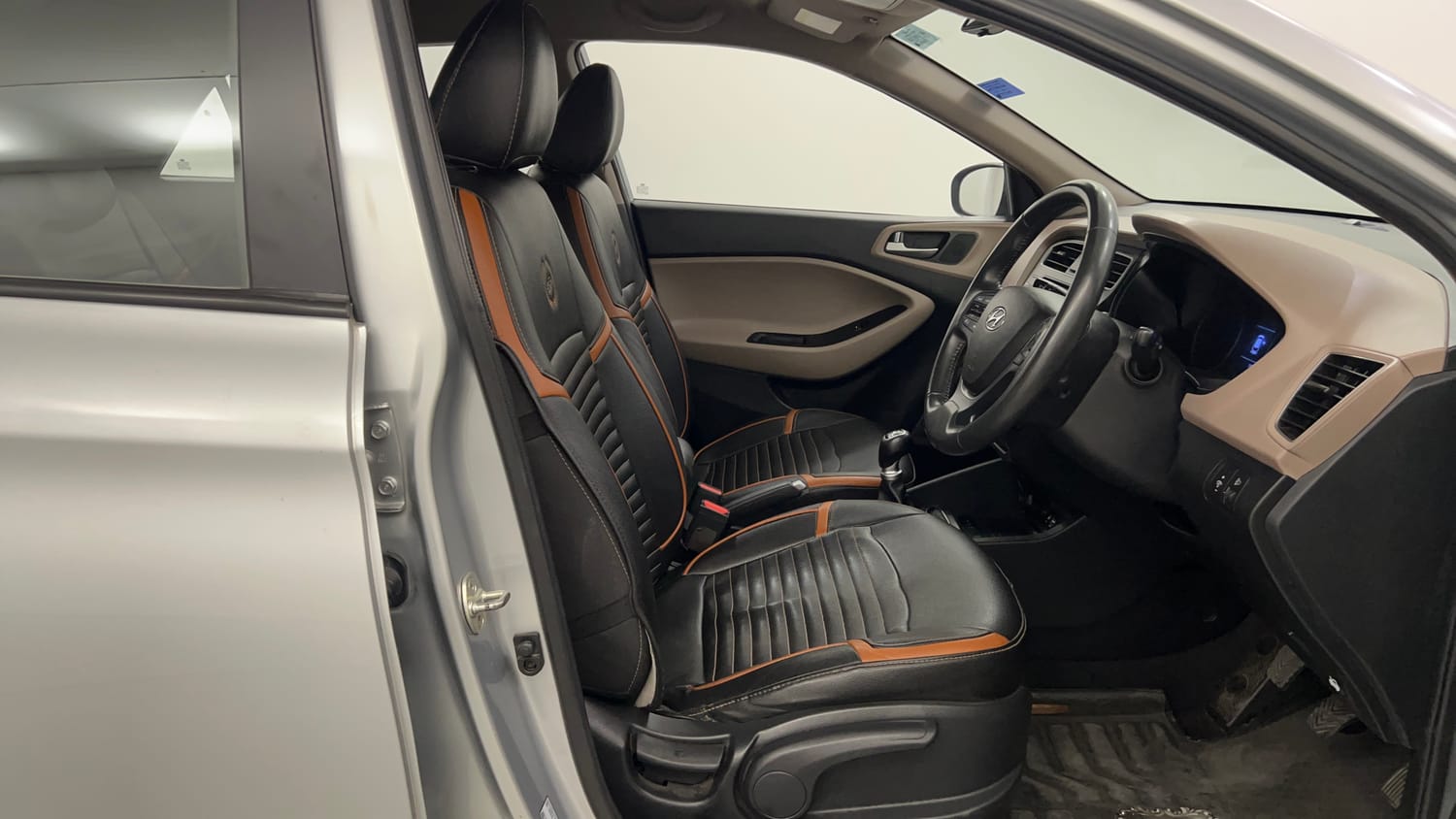 Used 2019 Hyundai Elite i20 Asta 1.2 (O) Petrol Manual interior RIGHT SIDE FRONT DOOR CABIN VIEW