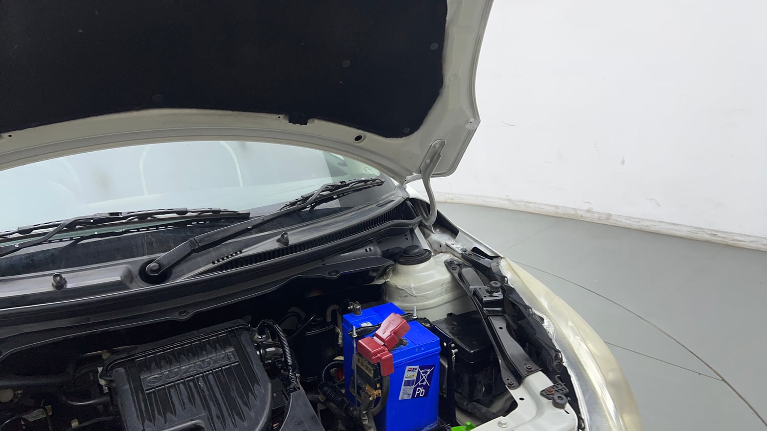 Used 2014 Maruti Suzuki Swift LXi Petrol Manual engine ENGINE LEFT SIDE HINGE & APRON VIEW