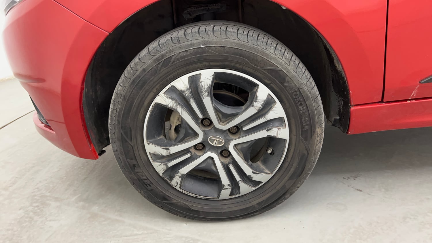Used 2019 Tata Tiago Revotron XZA Petrol Automatic tyres LEFT FRONT TYRE RIM VIEW